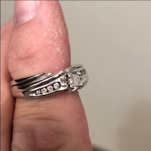 Diamond Ring - Picture 3 of 4